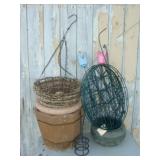 Piones Trellis and Planters