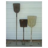 7uPlastic Shovel, Square and Flat Pan