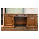 Oak computer desk measures 6