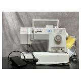 Singer 9410 sewing machine w/accessories