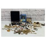 Assorted vintage jewelry