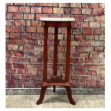 Round marble top table