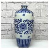 Asian blue/white tall vase 15ï¿½ï¿½