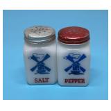 VTG DUTCH SALT & PEPPER SHAKERS 3