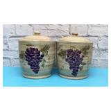 Well, equipped kitchen, ceramic canisters