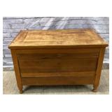 VTG BLANKET CHEST 37 x 20 x 24