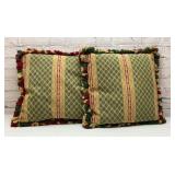 Decorator pillows with gimp trim