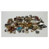 VTG COSTUME JEWELRY RINGS, BROOCHES