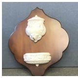 Mounted wall fountain