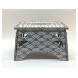 FOLD FLAT STEP STOOL