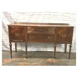 ANTIQUE FEDERAL MAHOGANY SIDEBOARD