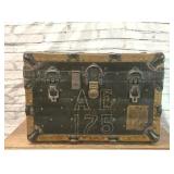 ANTIQUE STEAMER TRUNK 27x18'