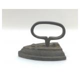 ANTIQUE SAD IRON 6 1/4 INCHES