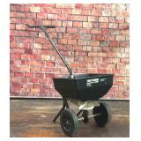 CYCLONE TRUE TEMPER CB1100 GRASS SEED SPREADER