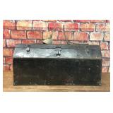 VTG BLACK PAINTED METAL TOOLBOX W/TRAY