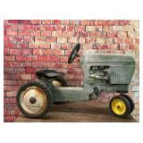 VTG METAL ERTL JOHN DEER NO 520 PEDAL TRACTOR