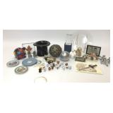 LARGE ASSORTMENT OF TRINKETS AND TREASURES