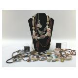 CUSTUME  JEWELRY ASSORTMENT