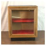 25 x 21 x 13" lockable display cabinet no key