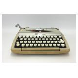 1960s SMITH CORONA CORSAIR DELUXE TYPEWRITER