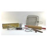 VTG KITCHENWARE ROLLING PIN, CREMEï¿½ BRï¿½Lï¿½E IRON