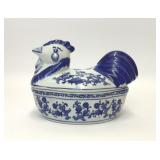 VTG BLUE WHITE CERAMIC HEN ON NEST COVERED DISH