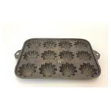 VTG CAST IRON MINI BUNDT CAKE PAN