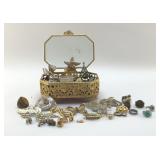 COSTUME JEWELRY RINGS AND BROOCHES