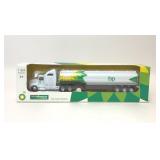 BP AMOCO FUEL TANKER DIE CAST 1:64 TRUCK MODEL