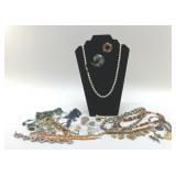 CUSTUME JEWELRY ASSORTMENT