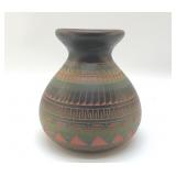NAVAJO POTTERY VASE 6 1/4'