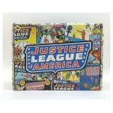 JUSTICE LEAGUE CLUB BOX WITH GOODIES