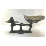ANTIQUE CAST-IRON GROCERS SCALE