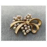 1960S CROWN, TRIFARI BROOCH " GARDEN PARTY "