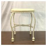 WHITE HOLLYWOOD REGENCY STYLE VANITY STOOL