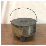 VTG aluminum three leg cauldron pot