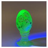 FENTON URANIUM GLASS PEDESTAL EGG PAPERWEIGHT