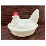 1940S WEST MORELAND MILK GLASS HEN ON A NEST