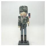 WOODEN AMERICAN US SOLDIER MILITARY NUTCRACKER