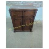 ANTIQUE OAK SEWING MACHINE CABINET
