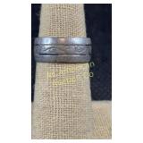 Sterling 'scroll' ring w/inscription inside 'Live