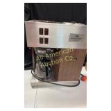 Bunn Pour Omatic coffee maker with warmer 1 carafe