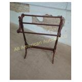 CHERRY BLANKET / QUILT STAND