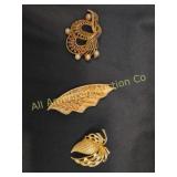 3 MID CENTURY VINTAGE GOLD TONE BROOCH / PINS