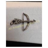 VTG 1975GIRL SCOUT BOW & ARROW INCENTIVE CHARM