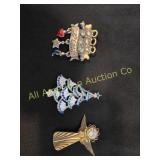 3 ESTATE VINTAGE CHRISTMAS BROOCHES / PINS