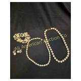 VTG ESTATE JEWELRY LOT PEARLS & MOTHER OF PEARLS