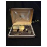 VTG SWANK SQUARE GOLD TONE CUFFLINKS TIE BAR SET