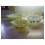 Nest of 3 Pyrex Mixing Bowls