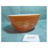 Pyrex Mixing Bowl - wheat pattern 8.5"